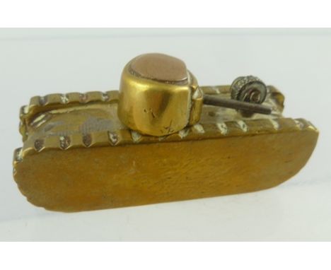 A FIRST WORLD WAR TRENCH ART LIGHTER in the form of a tank, 7.5cm 