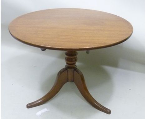 A GEORGE III OAK SNAP TOP SUPPER TABLE raised on turned stem with outswept tripod supports, 91cm diameter 