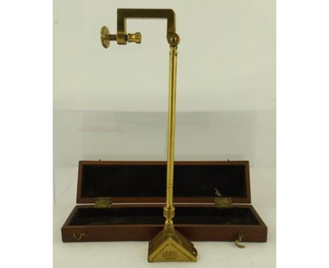 AN EARLY 19TH CENTURY CAMERA LUCIDA, the optical head engraved "Alex Alexander, Exeter, Optician to The King", on a brass tel