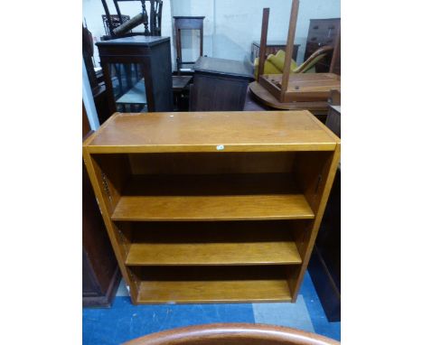 A Modern Oak Adjustable Shelf Open Bookcase, 92cm Wide