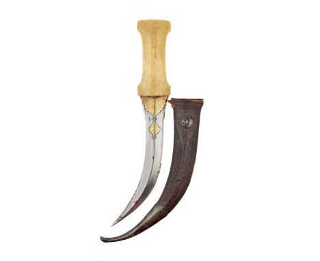 λ A fine Persian dagger (jambiya), curved watered steel blade 9 in., with raised edges and medial ridge, carved with a gold i