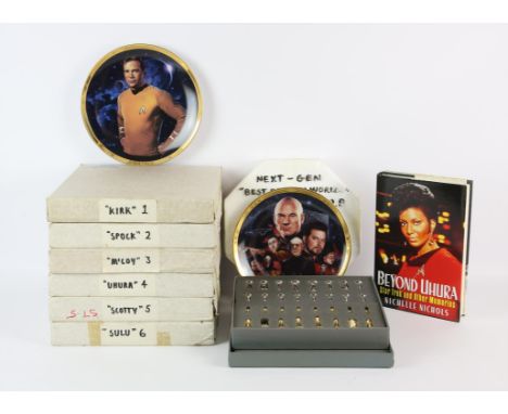 Star Trek Memorabilia  Star Trek Tridimensional Chess Set, Franklin Mint, 1994, comprises thirty-two game pieces, playing ins