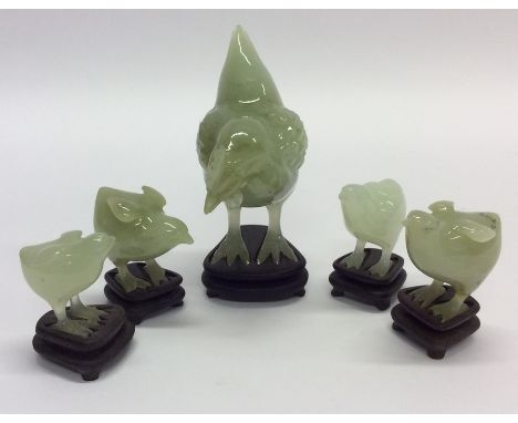 A carved jade figure of a cockerel together with four chicks. Est. £20 - £30.