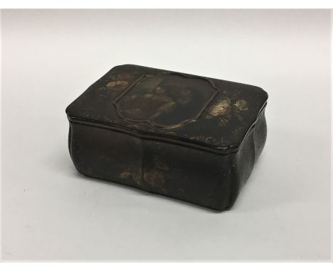 A 19th Century tortoiseshell snuff box attractively decorated with a coat of arms. Est. £80 - £120.