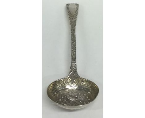 A Georgian silver sifter ladle with gilt bowl. London 1831. Approx. 55 grams. Est. £30 - £40.