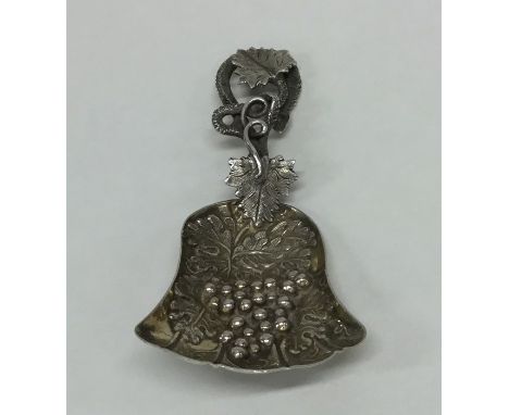 A good Victorian silver caddy spoon, the handle decorated with leaves and vines. Approx. 14 grams. Est. £40 - £60.