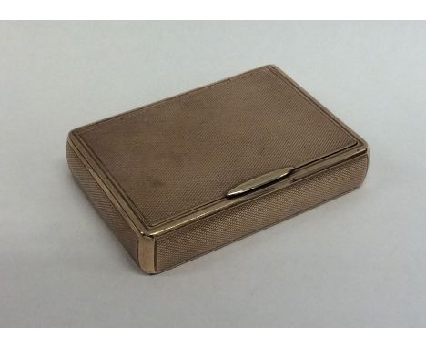 A good quality gold engine turned snuff box with flush hinged cover. London. By Goldsmiths &amp; Silversmiths. Approx. 75 gra
