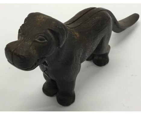 An unusual Antique nutcracker in the form of a hunting dog. Est. £20 - £30.