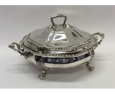 PAUL STORR: A large silver dish and cover complete with liner, gadroon rim and scroll feet. London 1827. Approx. 2523 grams. 