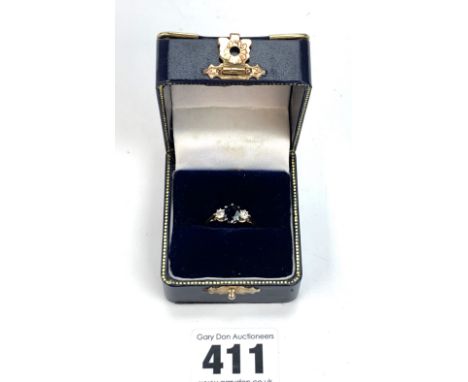 18k yellow gold sapphire and diamond ring, set in a claw setting is an oval sapphire 6.3mm x 5.6mm, with 2 x 3mm round brilli