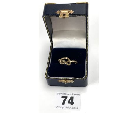 9k gold entwined knot design ring, size N, w: 2.9 gms