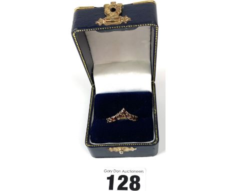 9k gold ring with red stones, size O/P, w: 2.4 gms
