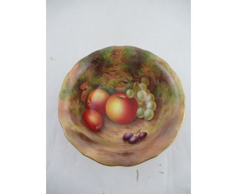 A Royal Worcester bowl, the interior decorated with fruit by E Townsend, height 3ins, diameter 7insCondition Report:  Good co