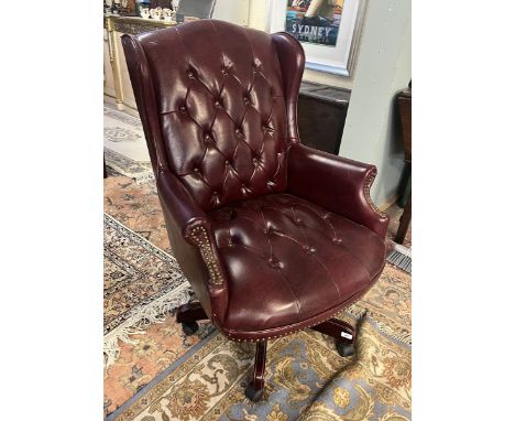 Button back swivel chair 