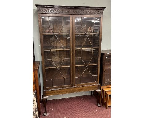 Tall mahogany glazed book shelf - Approx W107cm D36cm H192cm 