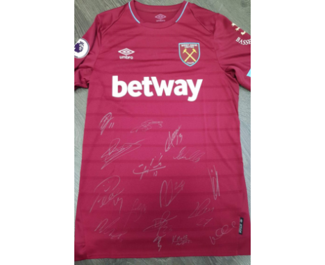 Signed West Ham shirt - full squad signed home shirt season 2018/19 Official autographed item, with a certificate of authenti