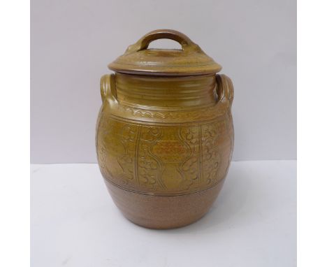 Ray Finch (Winchcombe Pottery, Gloucestershire),&nbsp;lidded storage jar; salt glazed with incised decoration (30cm high)&nbs