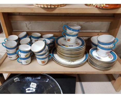 LARGE QUANTITY OF ROYAL WORCESTER COFFEE AND TEA SERVICE