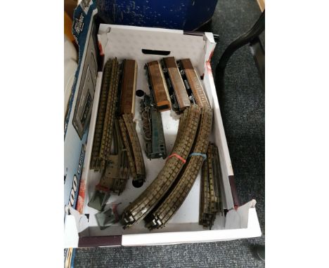 VINTAGE HORNBY TRAIN SET 
