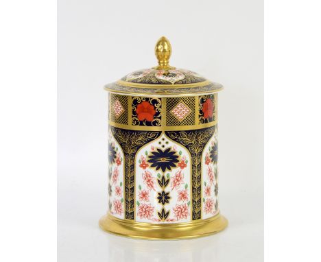 Royal Crown Derby Imari pattern no 1128 biscuit barrel of cylindrical form, cover with gilt finial, h22cm          