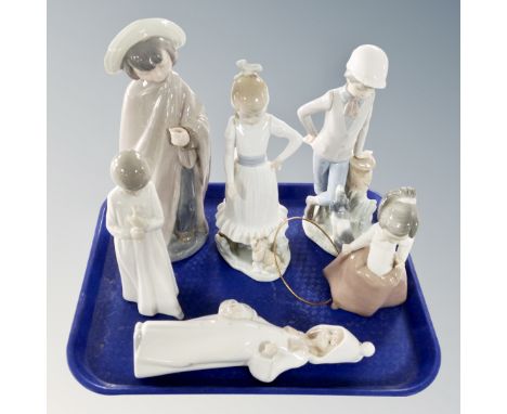 A tray of six Nao figures (Af)