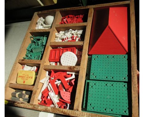 Two boxes of Meccano and Bayko pieces