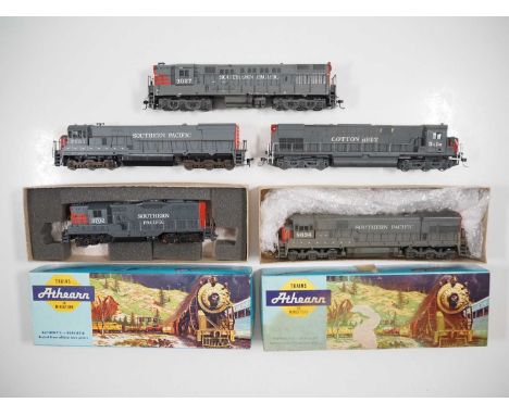 A group of boxed and unboxed American outline HO gauge diesel locomotives by ATHEARN and others all in Southern Pacific liver