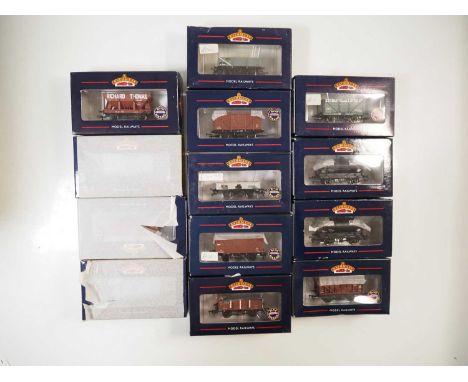 A group of BACHMANN OO gauge wagons, various types - VG/E in VG boxes (13)