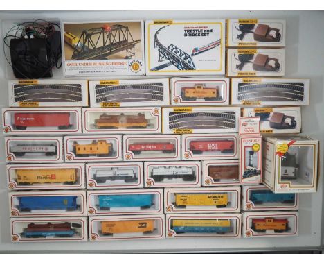 A group of BACHMANN American outline HO gauge mixed wagon types in various liveries together with a quantity of boxed accesso