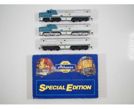 A pair of ATHEARN American outline HO gauge Alco PA1 A-B-A diesel loco combinations in Delaware &amp; Hudson and Southern Pac