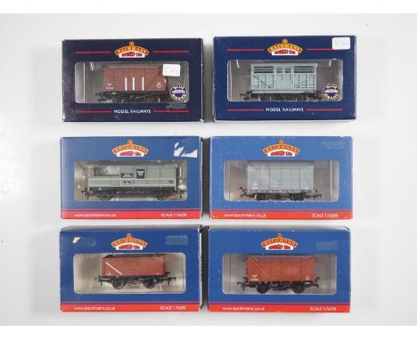 A group of BACHMANN OO gauge wagons, various types - VG/E in VG boxes (6)