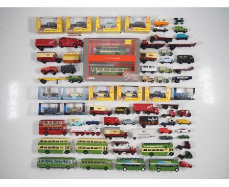 A large quantity of boxed and unboxed 1:76 OO scale cars, vans, buses and lorries by various manufacturers - G/VG in G boxes 