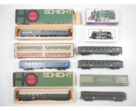 A mixed group of European outline HO gauge rolling stock comprising a HORNBY ACHO French steam locomotive and coaches and fur