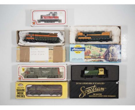 A group of American outline HO gauge boxed diesel locomotives by BACHMANN, SPECTRUM and others in various liveries, two in in