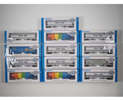 A rake of BACHMANN Canadian outline HO gauge cylindrical grain hoppers in various Canadian liveries - VG/E in VG boxes (13)