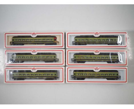 A rake of BACHMANN Canadian outline HO gauge passenger cars in Canadian National livery - VG/E in VG boxes (6)