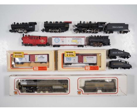 A group of boxed and unboxed American outline HO gauge steam locomotives by BACHMANN and others together with a group of comm