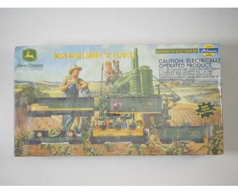 An ATHEARN John Deere HO gauge 'Model B Express' train set comprising F7A Locomotive with dual flywheels, 40' grain car, 40' 