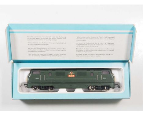 A MARKLIN HAMO 8373 HO gauge 2-rail DC British outline Warship class diesel locomotive in BR green 'Majestic' - G/VG in G box