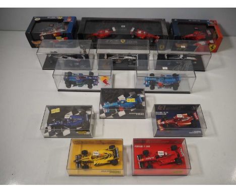 A group of HOTWHEELS and MINICHAMPS 1:43 scale Formula 1 diecast racing cars, including three signed examples - VG/E in VG bo