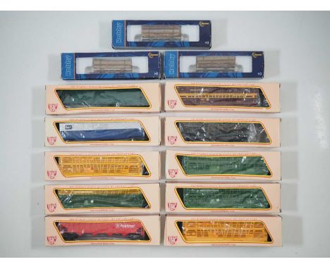 A group of American outline HO gauge rolling stock by IHC / Mehano - G/VG in G boxes (13)