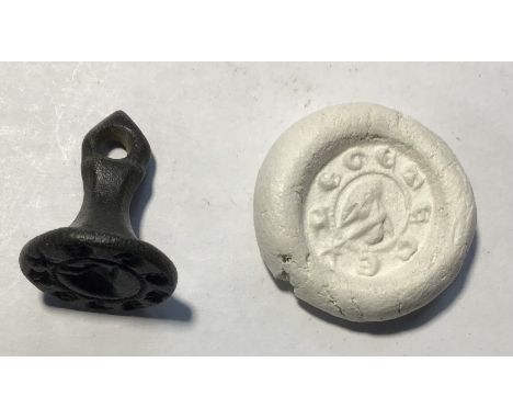 Medieval “chess piece” circular style bronze seal matrix, hexagonally facetted handle with pointed pierced terminal. Seal fac