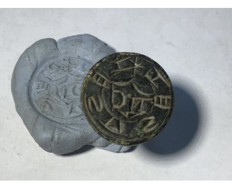 Medieval “chess piece” circular style bronze seal matrix, hexagonally facetted handle with pointed pierced terminal. Unknown 