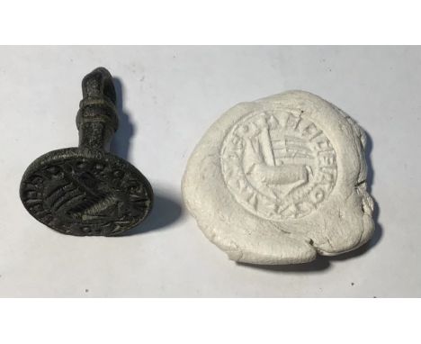 Medieval “chess piece” circular style bronze seal matrix, hexagonally facetted handle with trefoil pierced terminal.Circula s