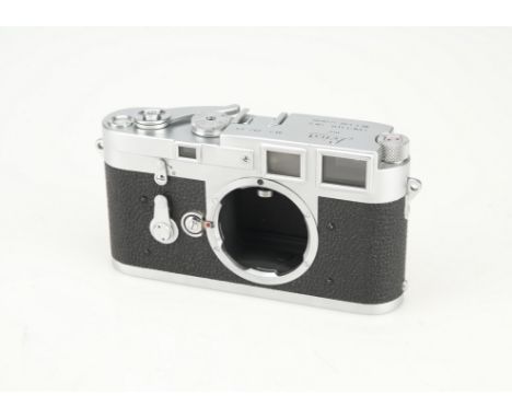 A Leica M3 DS Rangefinder Body,chrome, serial no. 782369, body, F-G, shutter working, rangefinder patch very faint Note: Lot 