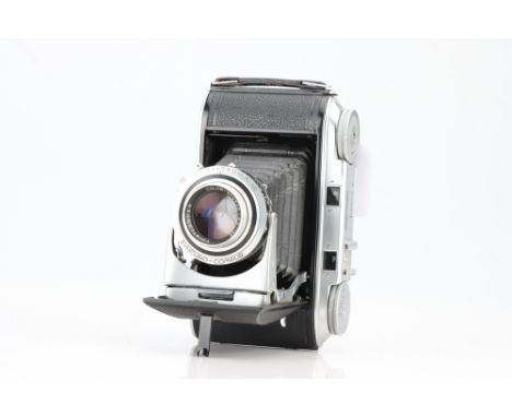 A Voigtlander Bessa II Rangefinder Camera,with Voigtlander Color-Skopar f/3.5 105mm lens, body, G-VG, shutter linkage needs a