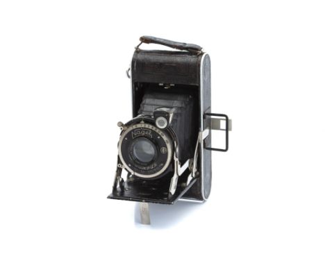 A Kodak Vollenda No.70/1 Folding Camera,1932-37, with Leitz Elmar f/4.5 105mm lens, black, serial no. 102516, body, F-G, shut