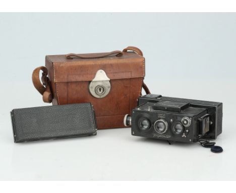 A Voigtlander Stereflektoskop Stereoscopic Camera,black, shutter not working, with makers case and rear magazine, untested,