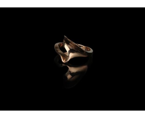 Yellow Metal Absract Dress Ringsize R, 5.5 g