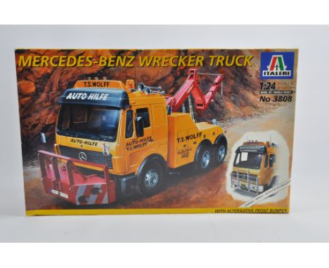 Italeri 1/24 Scale Plastic Truck Kit. Mercedez Benz Wrecker Truck. Complete. Ex Shop Condition.